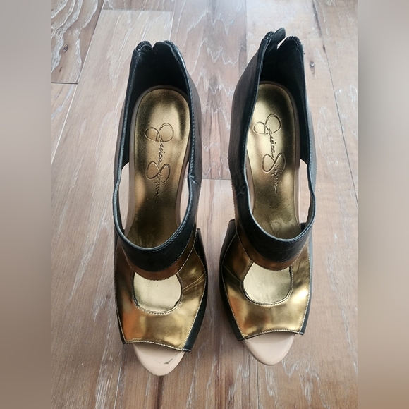 Womens 7.5B Jessica Simpsons heels. Beautiful shows 🔥. - Picture 2 of 5